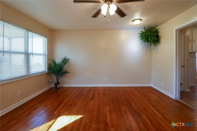 Photo - 2701 Hillside Dr