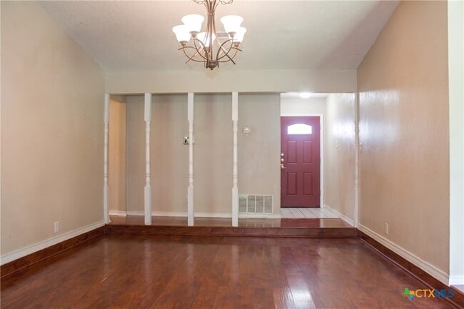 Photo - 211 E Hogan Dr