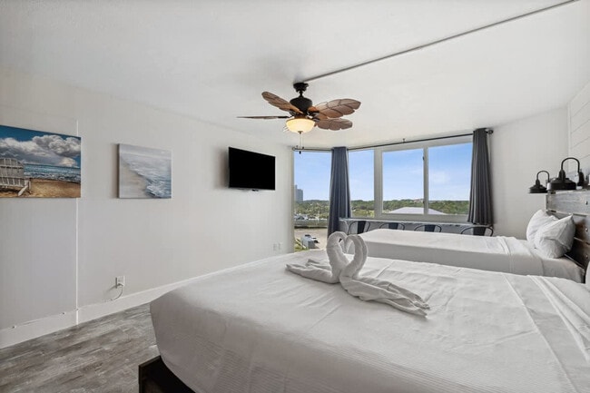 Photo - 8817 S Thomas Dr Unit SI FL7-ID1354965P