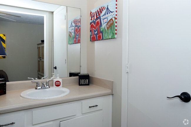 Photo - Vieux Carre Apartments