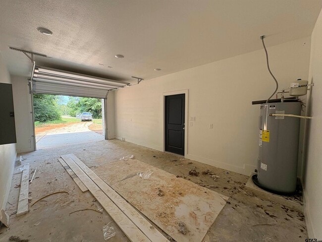 Photo - 325 Royal Dr W