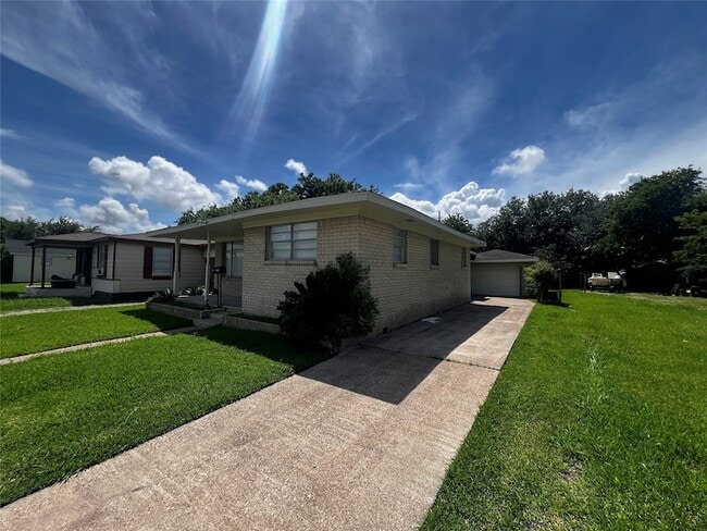 Photo - 1319 W Procter St