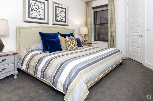 2BR,2BA-1302SF - Gables McKinney Ave.