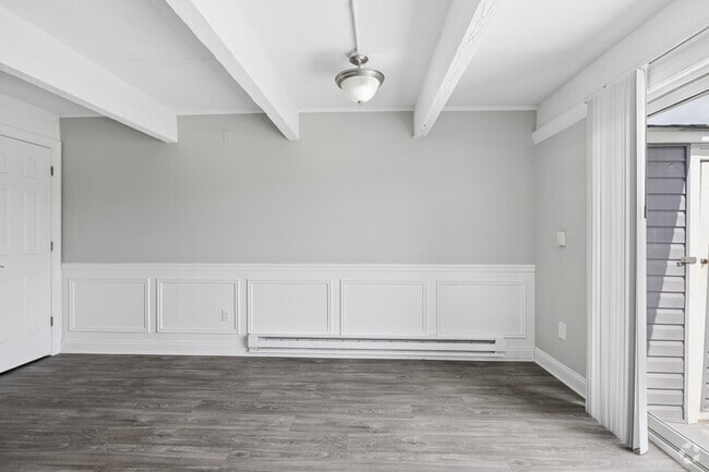 2BR, 1.5BA - 950SF - Dining Room - Universe at Mariners Cove