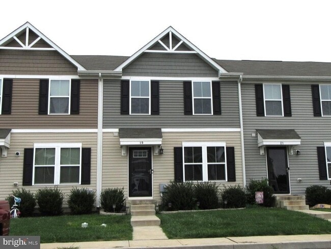 Building Photo - 19 Karina Ct