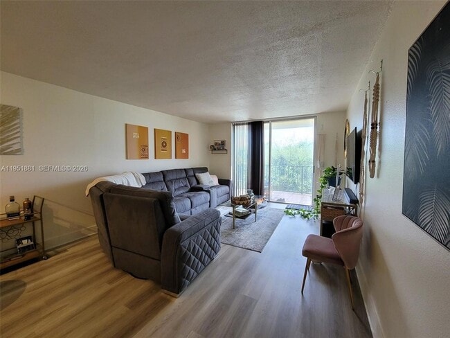 Building Photo - 9320 Fontainebleau Blvd Unit 510