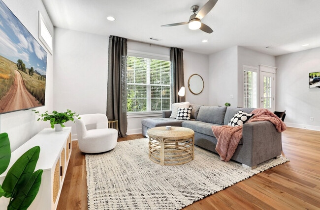 Building Photo - 2345 E Amherst Aly Unit ID1221843P