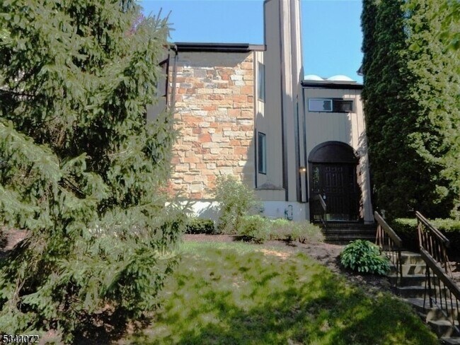 Photo - 51 Edinborough Ct