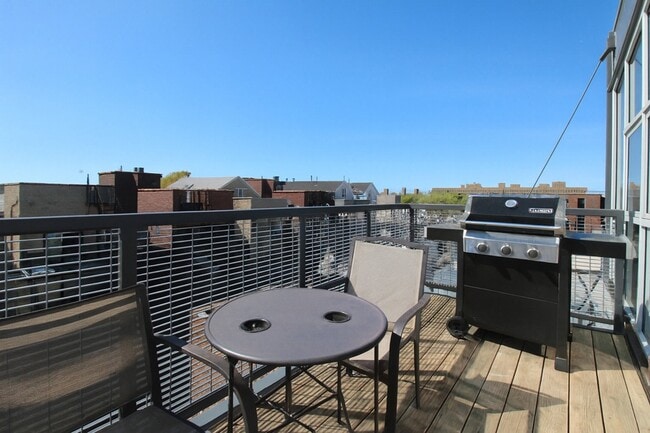 Photo - 1540 W Fullerton Ave Unit 405