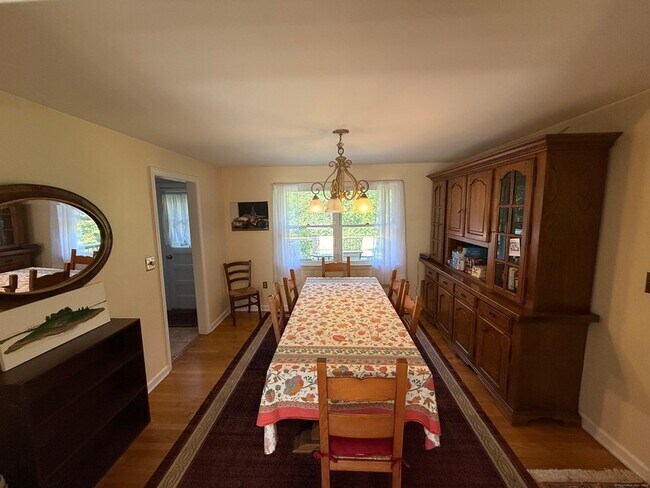 Photo - 475 Saw Mill Rd