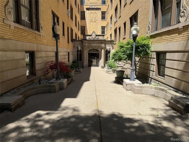 Building Photo - 120 Seward Ave Unit 108