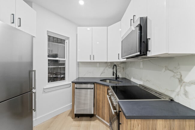 Photo - 514 E 188th St