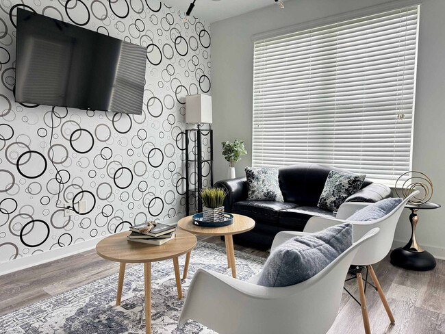 Building Photo - 525 Parkway Dr NE Unit FL3-ID1299418P