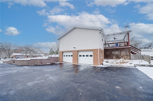 Photo - 979 Barclay Rd