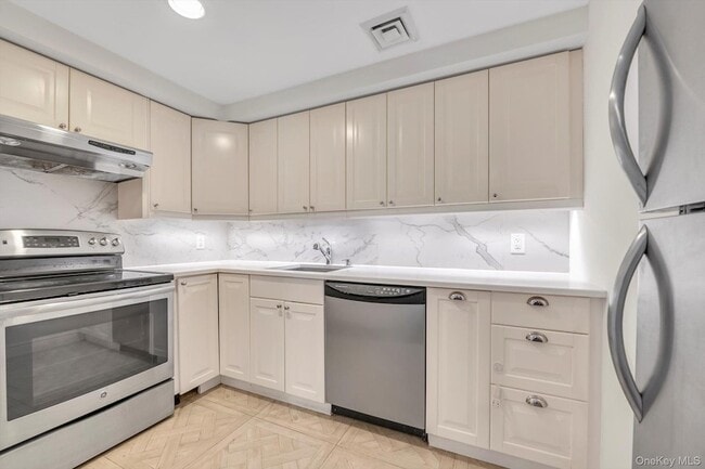 Photo - 100 Cutter Mill Rd Unit 4G