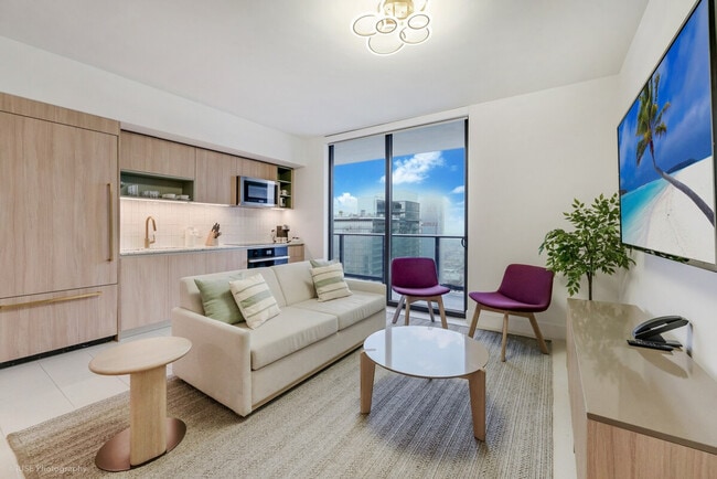 Building Photo - 121 NE 5th St Unit ID1028799P