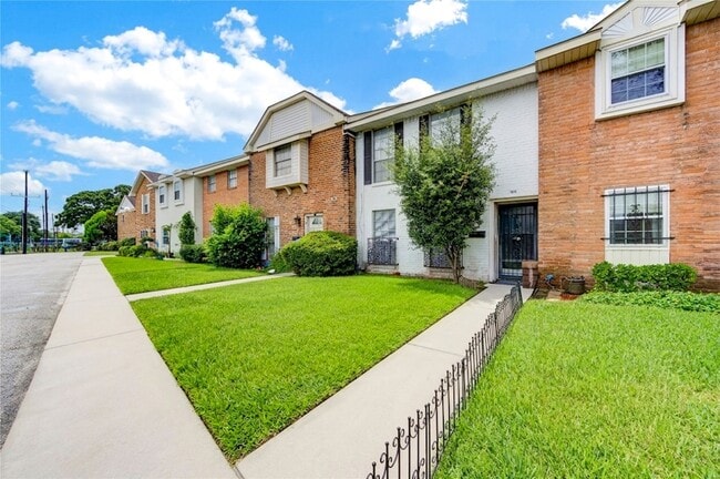 Photo - 6723 Tarnef Dr Unit 723