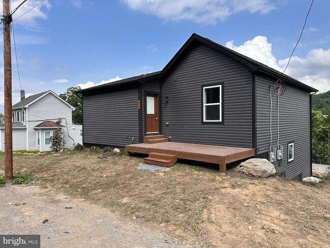 Building Photo - 33A Et Andrews Way