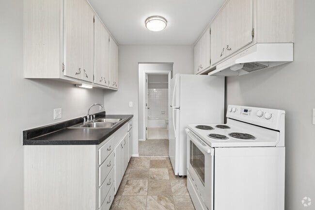 2BR, 1BA - 950SF - Kitchen - LaBlanche Apartments