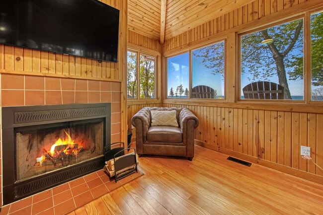 Photo - 643 Lakeshore Dr Unit SI ID1583698P