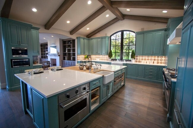 Photo - 700 E Mountain Dr