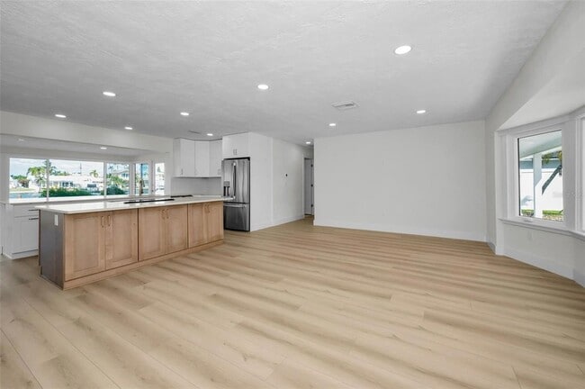 Photo - 790 116th Ave