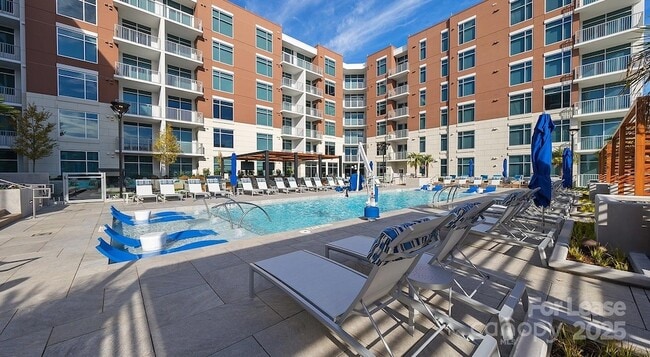 Building Photo - 4425 Sharon Rd Unit 3A