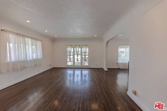 Photo - 1067 S Sycamore Ave