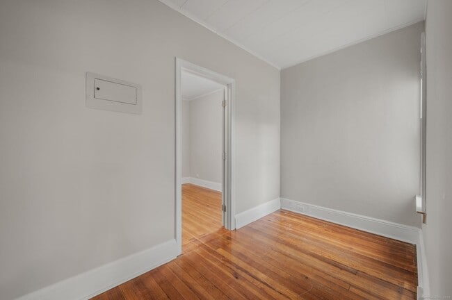 Photo - 245 Willetts Ave