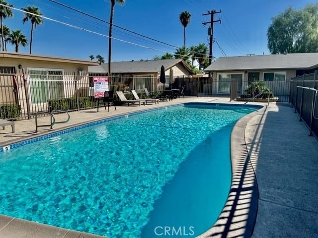Building Photo - 685 E Vista Chino Unit A