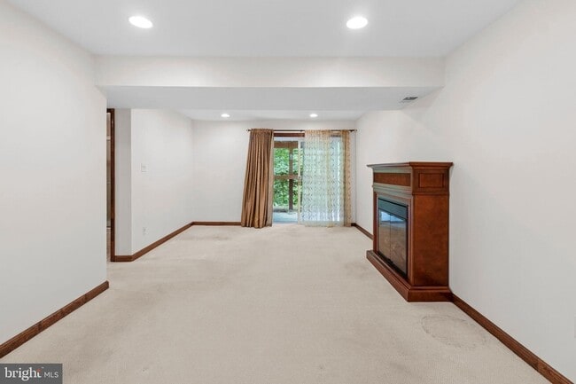 Photo - 7700 Newington Forest Ave