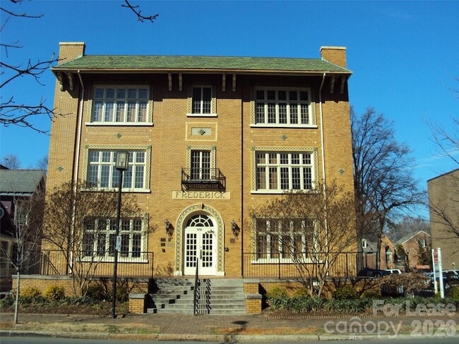 Building Photo - 515 N Church St Unit 104