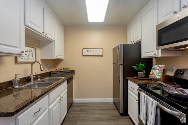 2BR, 1BA Kitchen - Siena Apartment Homes