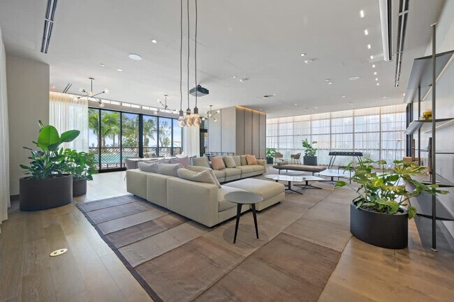 Photo - 601 NE 1st Ave Unit ID1289611P