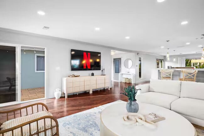 Building Photo - 5870 Cactus Way Unit ID1382139P