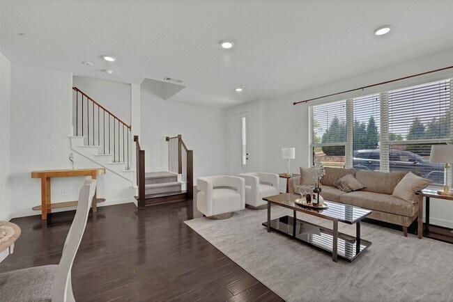 Building Photo - 432 Texas Dr