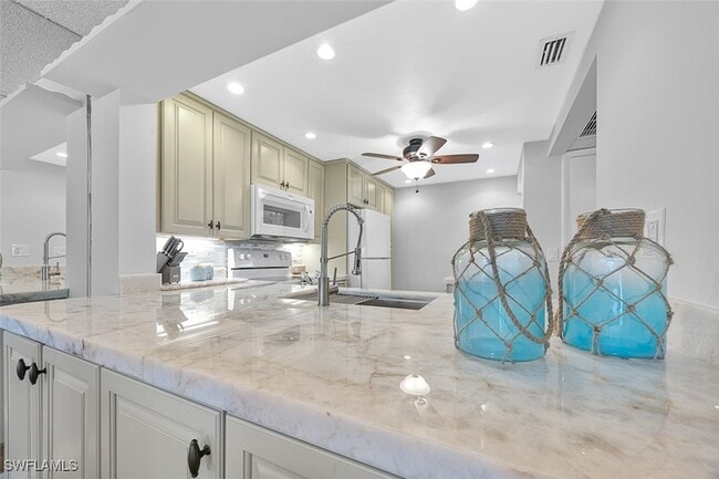 Building Photo - 1083 Forest Lakes Dr Unit 207