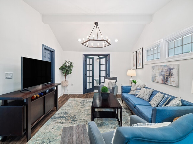 Building Photo - 6008 W Clinton Ave Unit ID1061050P