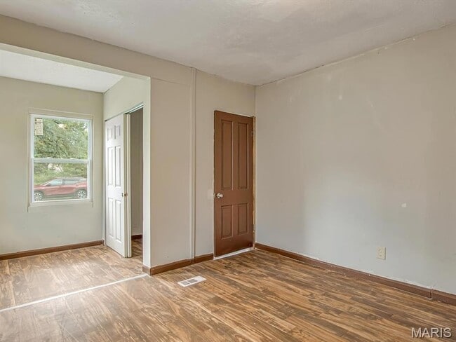 Photo - 5611 Hallows Ave