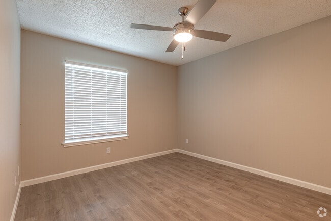 A1R -Bedroom - Fieldcrest Apartments
