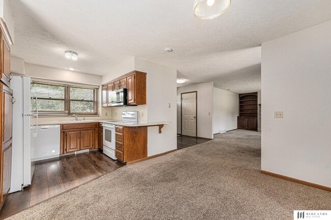 Photo - 1611 S 168th Ave