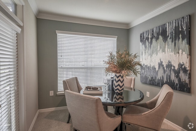 Dining Room - The Plaza Museum District