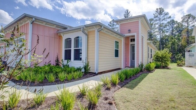 Building Photo - 125 Parrot Ave