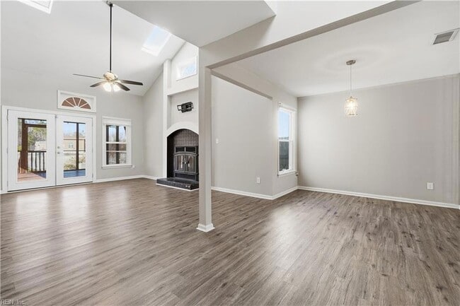 Photo - 1329 Thamesford Dr