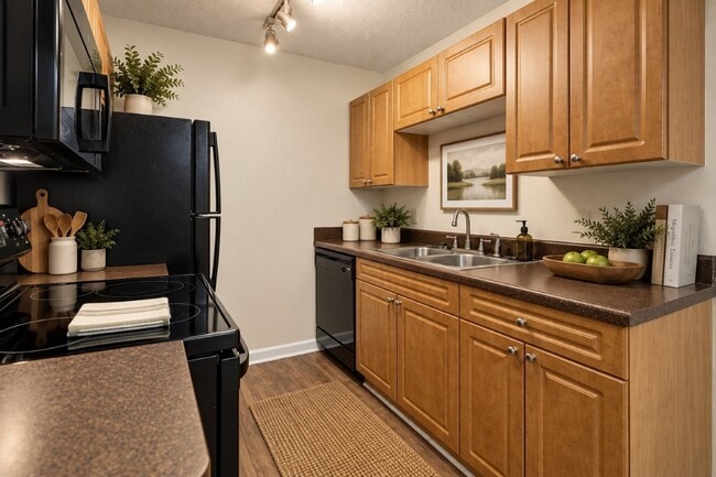 Building Photo - Village at Cliffdale Apartment Homes
