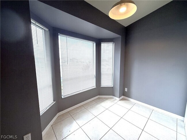 Photo - 1127 Diplomat Pkwy E