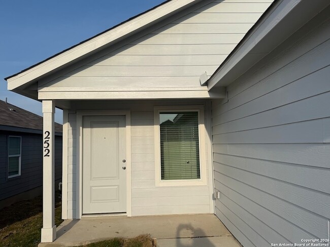 Photo - 252 Ottawa Wy