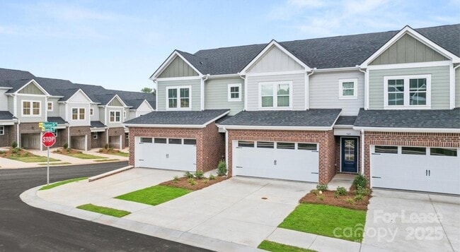 Building Photo - 1748 Marglyn Dr