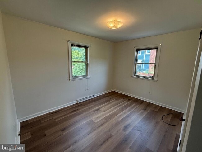 Photo - 1236 Oak Ln