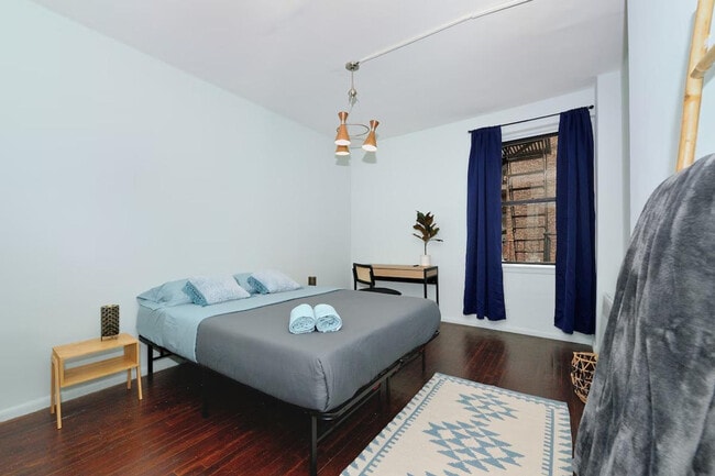 Building Photo - 400 W 36th St. Unit ID1323950P